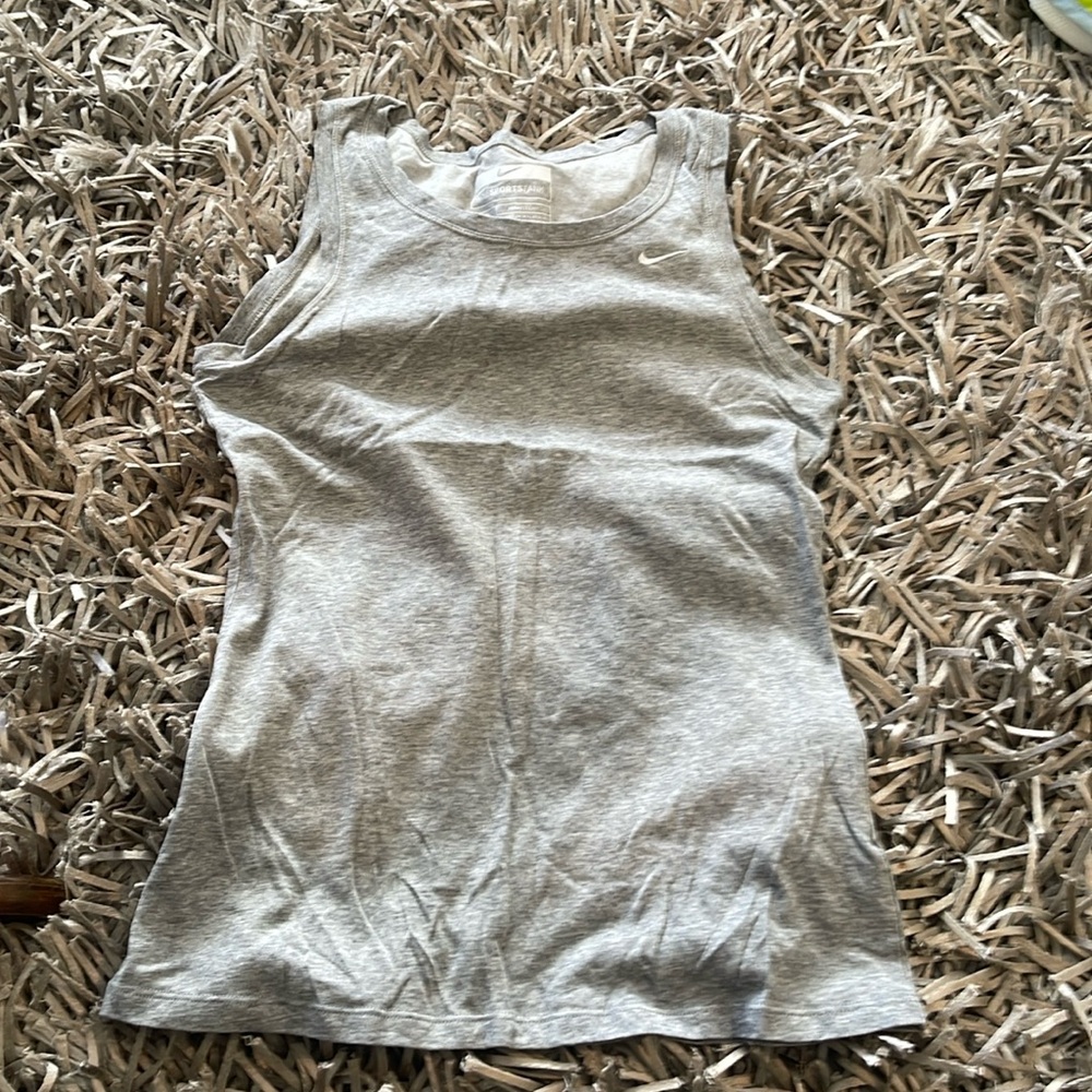 Nike workout short sleeve shirt new never worn - Picture 1 of 3